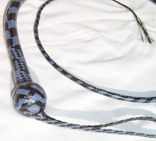 4ft Blue and Black 20 plait Signal whip with Box Pattern Knot B.jpg